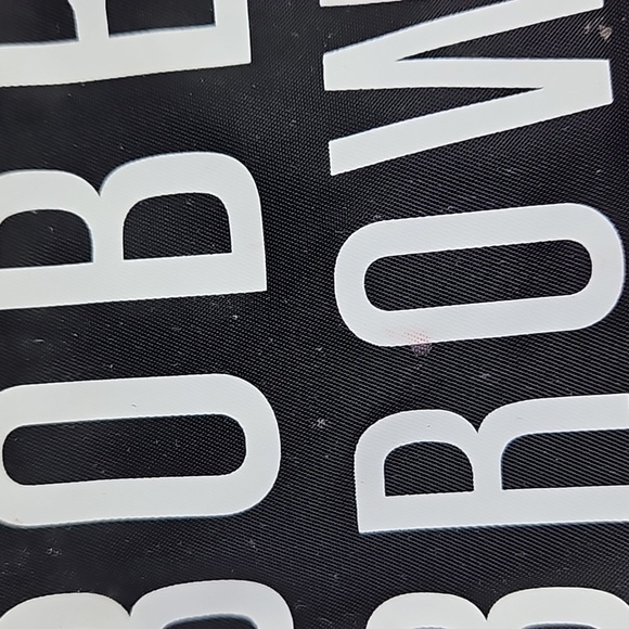 BOBBI BROWN SMALL MAKE-UP CASE IN BLACK - Picture 4 of 8